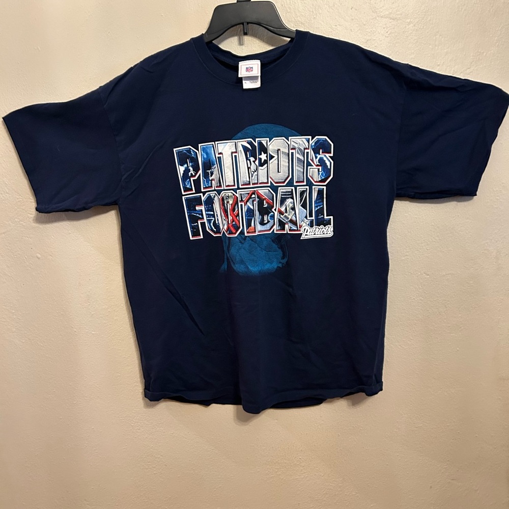 XL Patriots Football Graphic T-Shirt